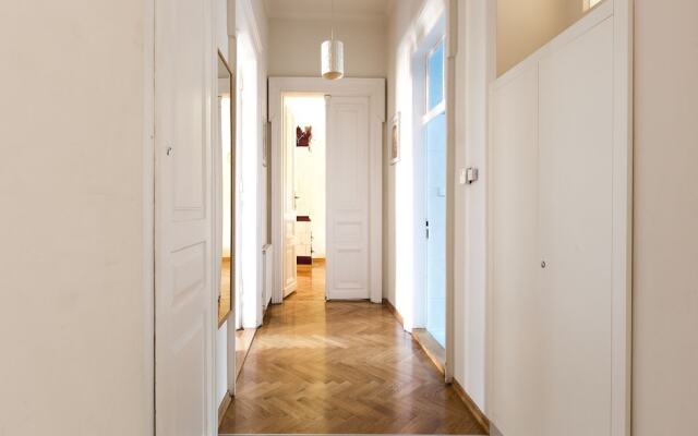 Airy and Sunny Apartment in the Centre of Krakow