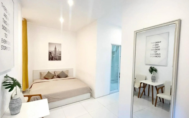 MIDMOST Villa Hotel