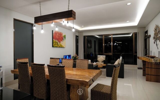 Narwastu hill 6BR villa with pool and movie room