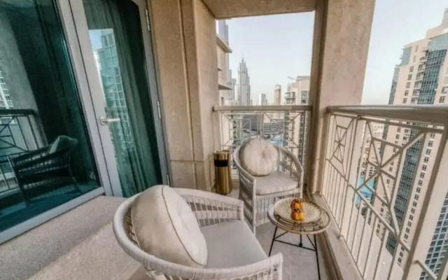 Bellavista - Spacious -1BR & Extra Room