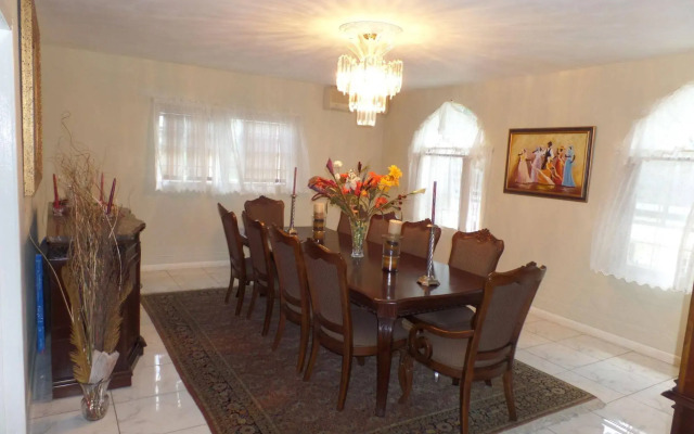 Luxurious Romantic Suite Kensington
