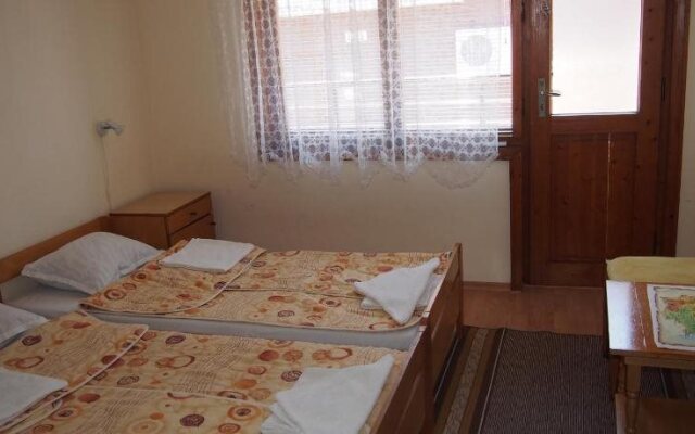 Keni Guest House