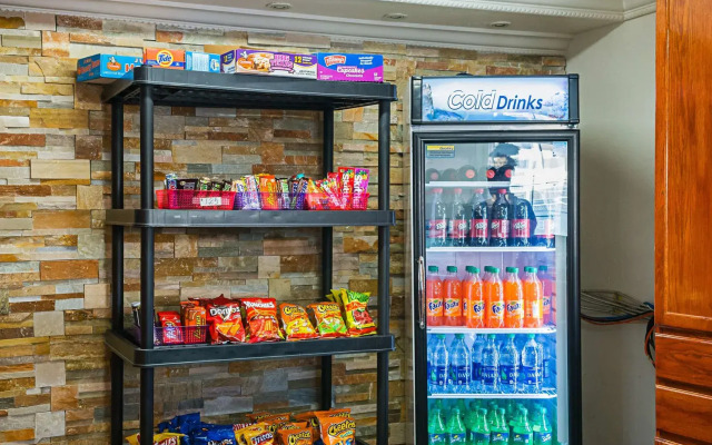 Super 6 Inn & Suites Baton Rouge