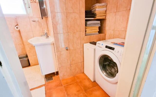 Apartment Zuzi with garden, 300m to the beach