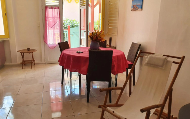 Coquet deux pièces meublée, proche mer