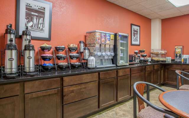 Days Inn & Suites by Wyndham Mt Pleasant