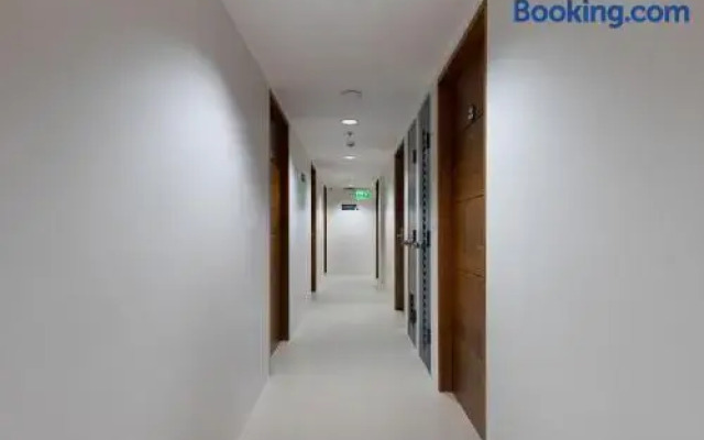iHotel Uptown BGC