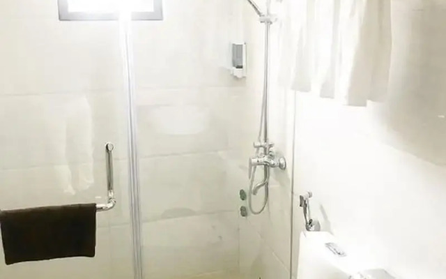 White Crown Hotel