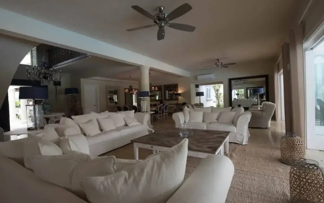 7 Bedrooms Luxury Colonial Villa Complete New 2017