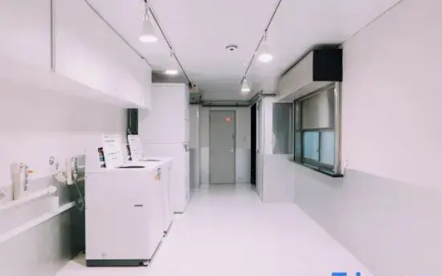 Minimalist Loft 99: Namba Compact Studio & 24/7 Gym