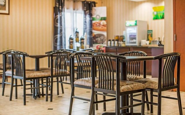 Econo Lodge Glens Falls / Lake George