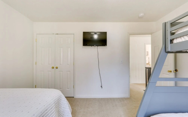 Pet-friendly Pocono Vacation Rental w/ Lake Access