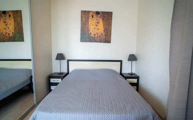 Phoenix De Lux Apartment on Parashnaya street 15