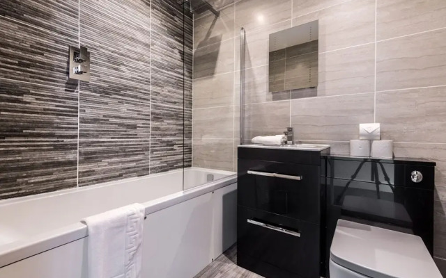 Prestige STAY Aparthotel - 42 Stanley Street Party Apartments