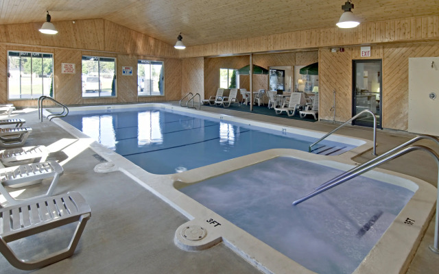 Americas Best Value Inn Tahquamenon Country
