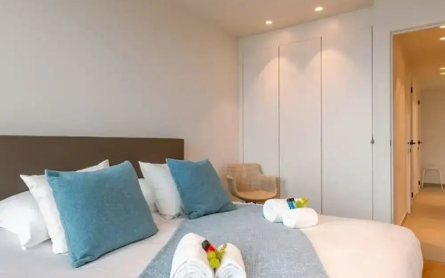 Luxurious Penthouse With Beautiful Seaview