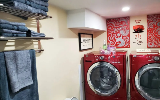 240 Spacious Modern Home w AC