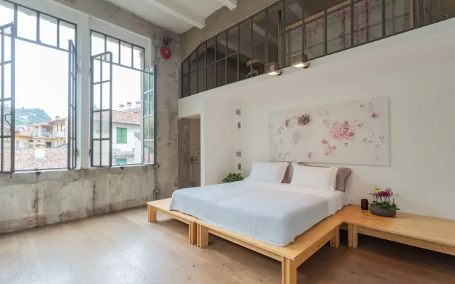 Design Loft With Private Parking