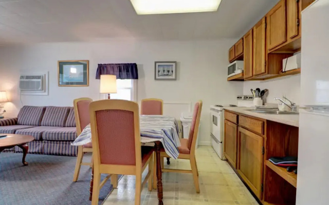Carriage House Motel Cottages & Suites