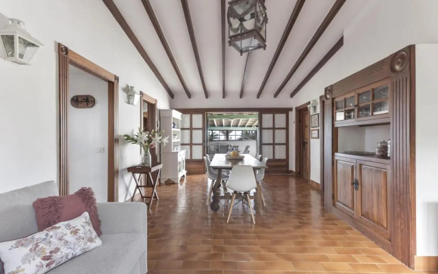 Rural House Los Orovales with Terrace and Parking