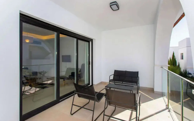 Sunset Paradise - Sleeps 4, Pool, Terrace & Views