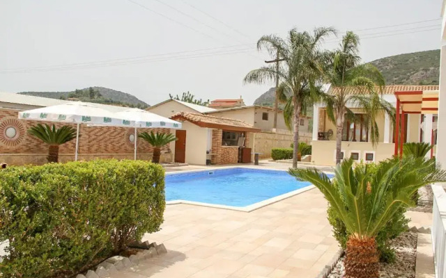 ΑΡΙΩΝ Village & Suites