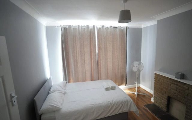 Westwick Gardens Retreat - 4 Bedroom House