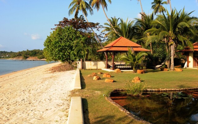 All Inclusive 4 Bedroom Beach Front