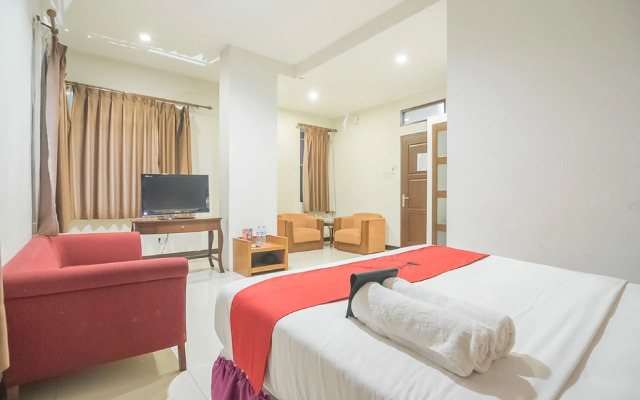 RedDoorz Near Trans Studio Mall 3