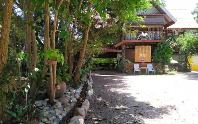 Baan Din Camp and Art Suanphueng