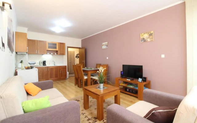 Pine Tree Apartment 2 - B7