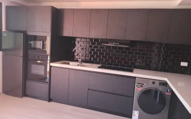 Hibiscus Suites And Residences