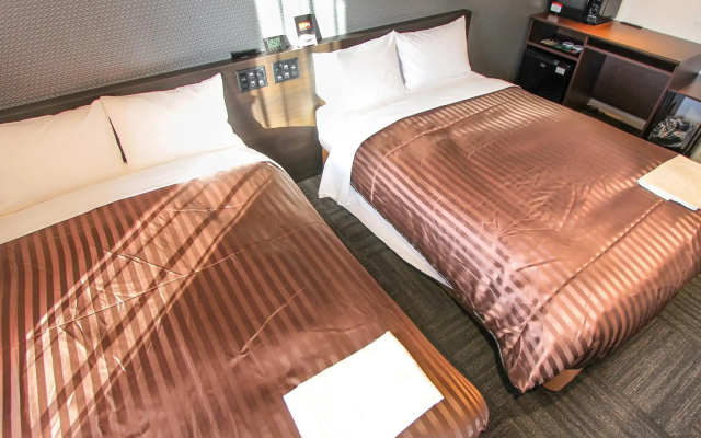 Hotel Livemax Osaka Kadoma