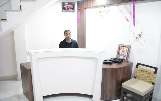 Hotel Paras