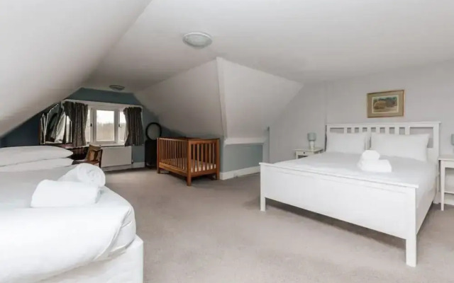 Waterfront Retreat in Hambleden