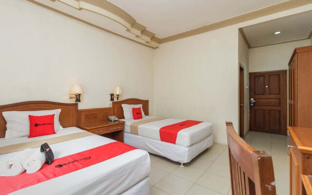 Reddoorz Plus Near Taman Siring