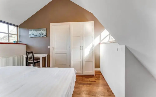 Tranquil Apartment in Sint Maartensbrug