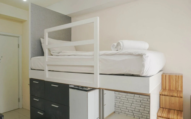 Comfy and Beautiful Studio Green Pramuka Apartment