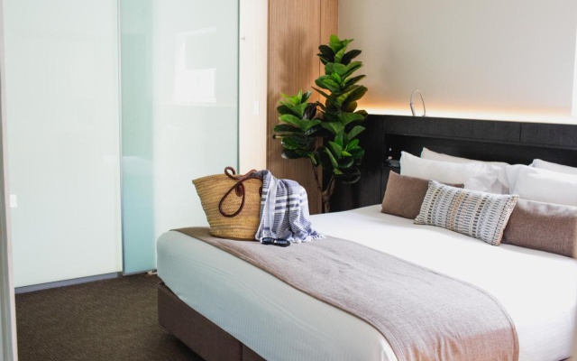 Seahaven Noosa Beachfront Resort – Guest Rooms – Hastings Street