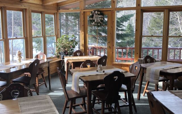 Riverside Lodge & Retreat