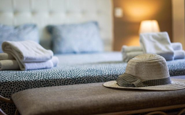 Oura Sunrise II Apartment by Stay-ici, Algarve Holiday Rental