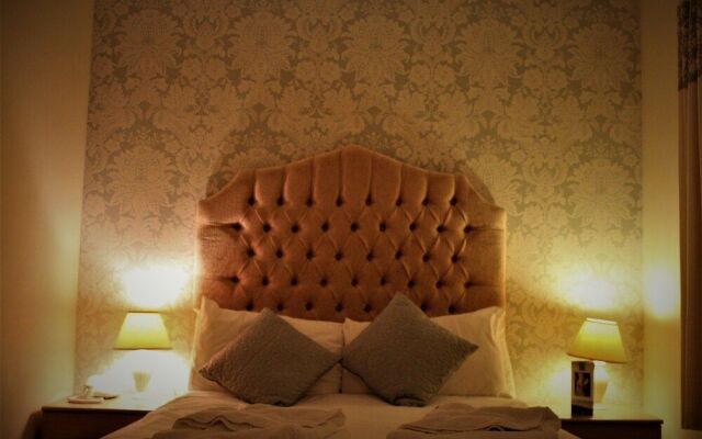 Paddocks Hotel