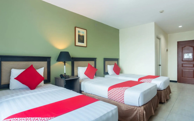 OYO 187 The Maxwell Hotel
