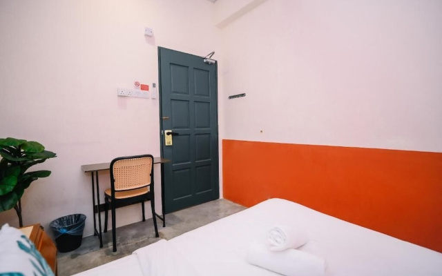Swing & Pillows @ 75 Chulia St, Georgetown Penang – Guest Rooms – George Town