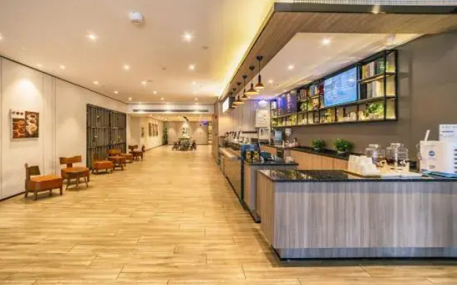 Qingdao Yingshi Hotel