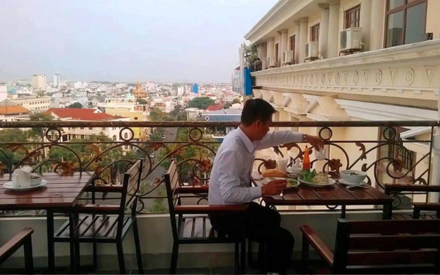 Madella Hotel