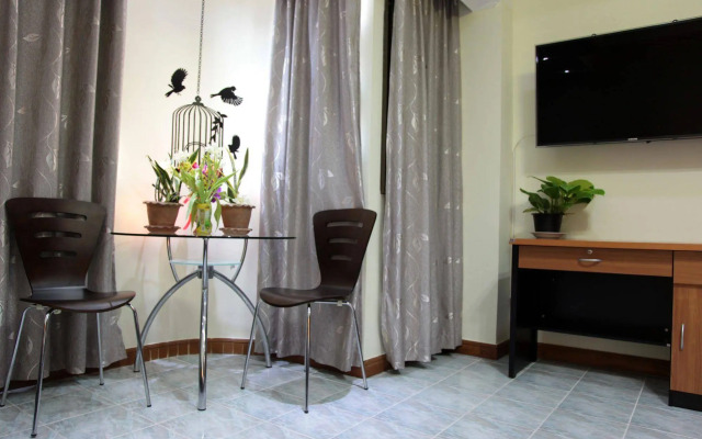 ThepThip ArtDeco Apartments