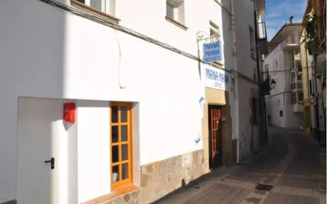 Mana Mana Youth Hostel