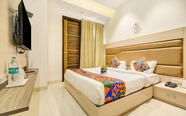 Fabhotel Yellow