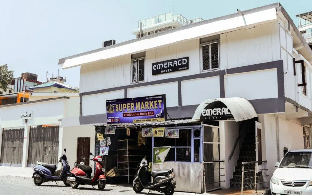 SPOT ON 37504 Mayura Hotel And Lodge